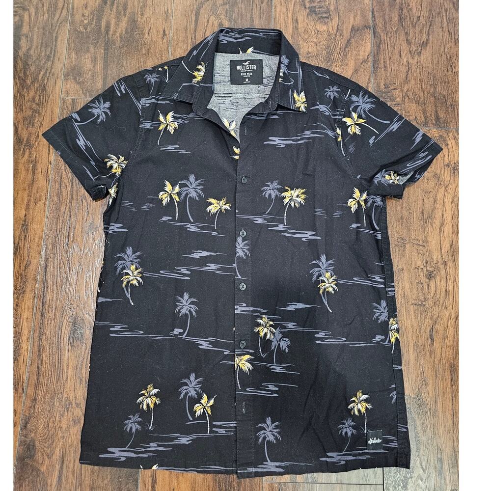 Hollister Men's Black Short Sleeve Button Up - Size Medium